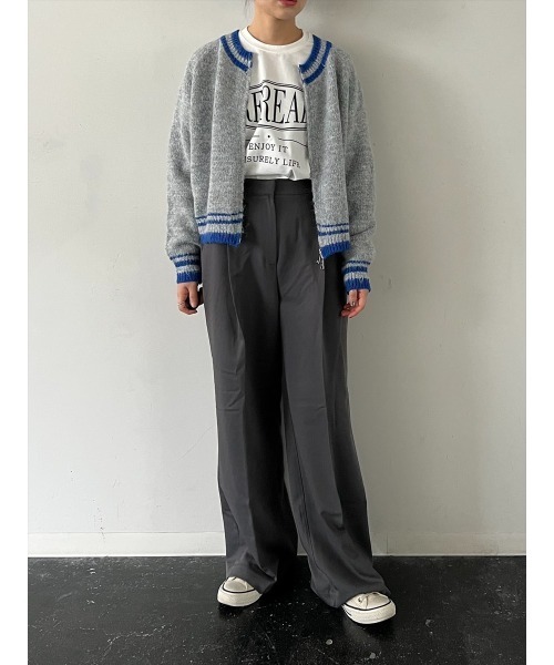 Day and Grade(デイアンドグレイド)の「【ライン入りジップニットカーディガン】Vネック ライン使い ジップアップ ニットカーディガン / ラグランスリーブ ショート丈カーデ / ストレッチ・2WAY(ニット/セーター・レディース・ホワイト系/グレー系・FREE)」の8枚目の写真