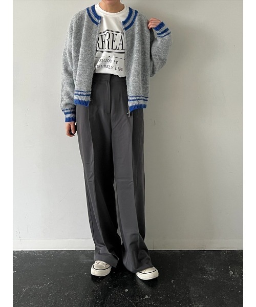 Day and Grade(デイアンドグレイド)の「【ライン入りジップニットカーディガン】Vネック ライン使い ジップアップ ニットカーディガン / ラグランスリーブ ショート丈カーデ / ストレッチ・2WAY(ニット/セーター・レディース・ホワイト系/グレー系・FREE)」の11枚目の写真