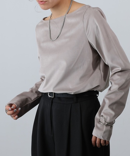 COLONY 2139（コロニートゥーワンスリーナイン）の「ベロアボートネック長袖トップス（Tシャツ/カットソー・レディース・ブラック/グレイッシュベージュ/オフホワイト/チャコールグレー/ブラウン・FREE）」の5枚目の写真