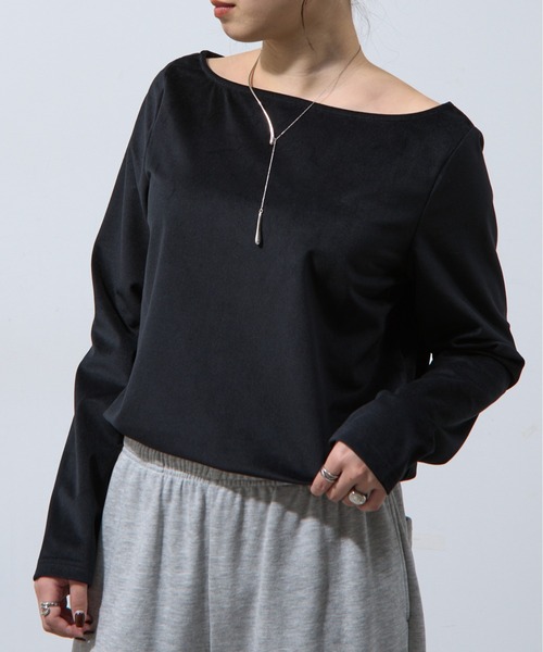 COLONY 2139（コロニートゥーワンスリーナイン）の「ベロアボートネック長袖トップス（Tシャツ/カットソー・レディース・ブラック/グレイッシュベージュ/オフホワイト/チャコールグレー/ブラウン・FREE）」の3枚目の写真