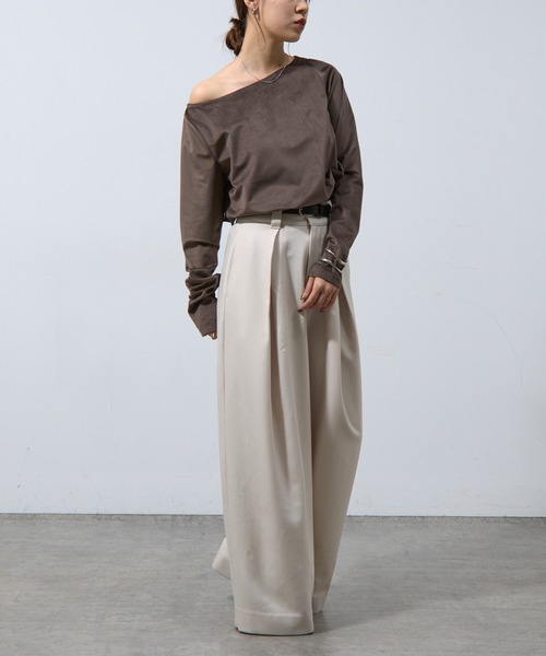 COLONY 2139（コロニートゥーワンスリーナイン）の「ベロアボートネック長袖トップス（Tシャツ/カットソー・レディース・ブラック/グレイッシュベージュ/オフホワイト/チャコールグレー/ブラウン・FREE）」の9枚目の写真