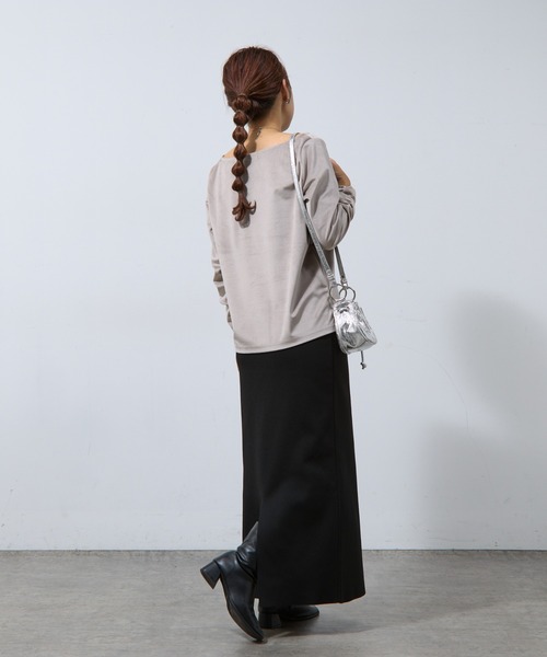 COLONY 2139（コロニートゥーワンスリーナイン）の「ベロアボートネック長袖トップス（Tシャツ/カットソー・レディース・ブラック/グレイッシュベージュ/オフホワイト/チャコールグレー/ブラウン・FREE）」の19枚目の写真
