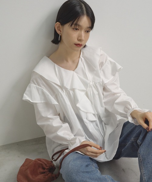 Shelly island(シェリーアイランド)の「ビックカラーフリルブラウス(シャツ/ブラウス・レディース・ホワイト/ブラック・FREE)」の1枚目の写真