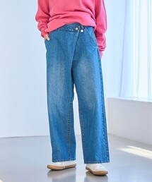 ラップパンツ」に該当するレディースのデニムパンツファッション
