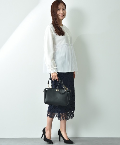 INTERPLANET（インタープラネット）の「バンドカラーパール釦袖口リボンチュール重ねブラウス（シャツ/ブラウス・レディース・オフホワイト/ブラック/サックスブルー・FREE）」の18枚目の写真