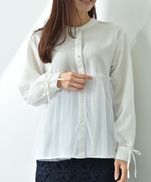 INTERPLANET（インタープラネット）の「バンドカラーパール釦袖口リボンチュール重ねブラウス（シャツ/ブラウス・レディース・オフホワイト/ブラック/サックスブルー・FREE）」の13枚目の写真