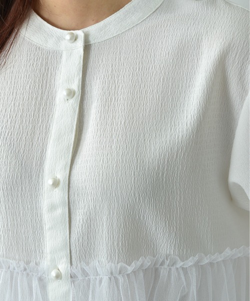 INTERPLANET（インタープラネット）の「バンドカラーパール釦袖口リボンチュール重ねブラウス（シャツ/ブラウス・レディース・オフホワイト/ブラック/サックスブルー・FREE）」の21枚目の写真