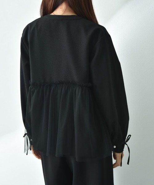 INTERPLANET（インタープラネット）の「バンドカラーパール釦袖口リボンチュール重ねブラウス（シャツ/ブラウス・レディース・オフホワイト/ブラック/サックスブルー・FREE）」の8枚目の写真