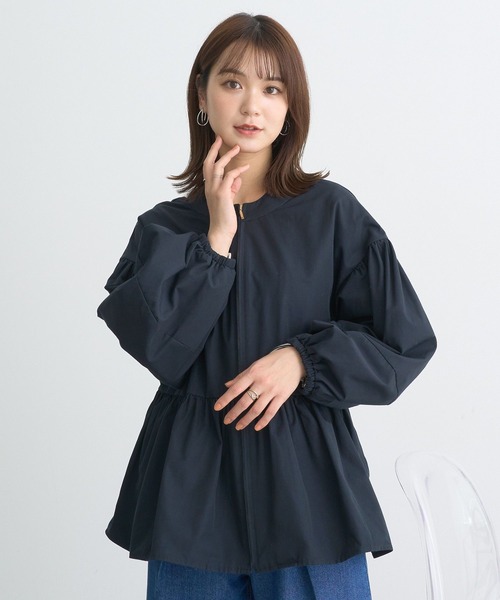 earth music&ecology（アースミュージックアンドエコロジー）の「撥水ペプラムジップブルゾン（ブルゾン・レディース・グレイッシュベージュ/ネイビー・FREE）」の20枚目の写真