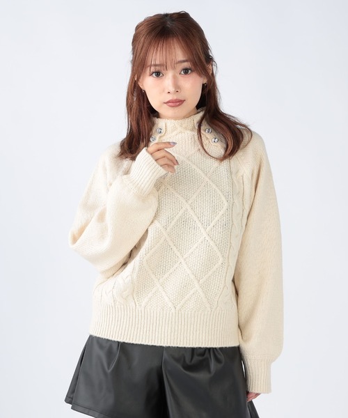 CECIL McBEE(セシルマクビー)の「フィルムヤーンケーブルプルオーバー(ニット/セーター・レディース・アイボリー/ブラック/グレー/ベージュ・MEDIUM)」の1枚目の写真