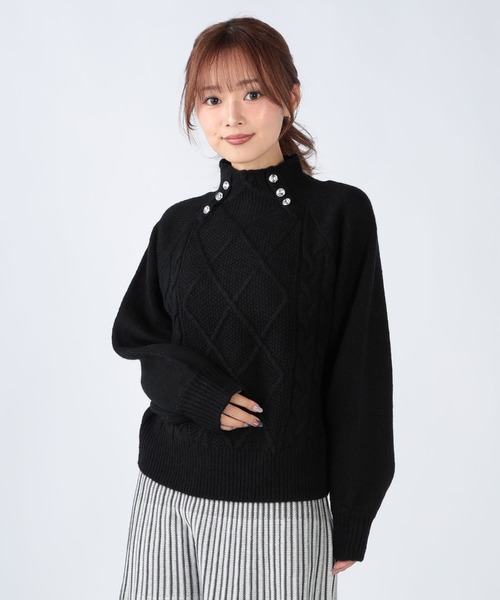 CECIL McBEE(セシルマクビー)の「フィルムヤーンケーブルプルオーバー(ニット/セーター・レディース・アイボリー/ブラック/グレー/ベージュ・MEDIUM)」の2枚目の写真