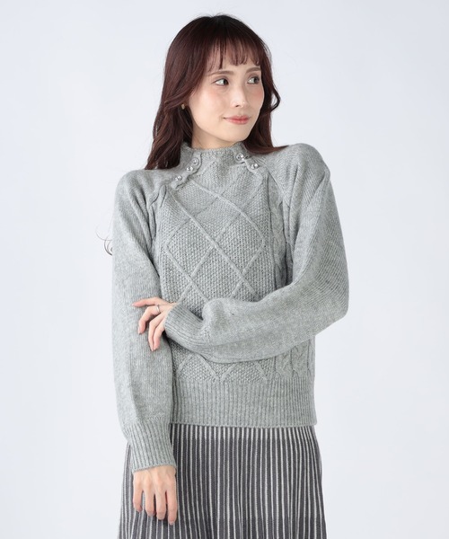 CECIL McBEE(セシルマクビー)の「フィルムヤーンケーブルプルオーバー(ニット/セーター・レディース・アイボリー/ブラック/グレー/ベージュ・MEDIUM)」の6枚目の写真