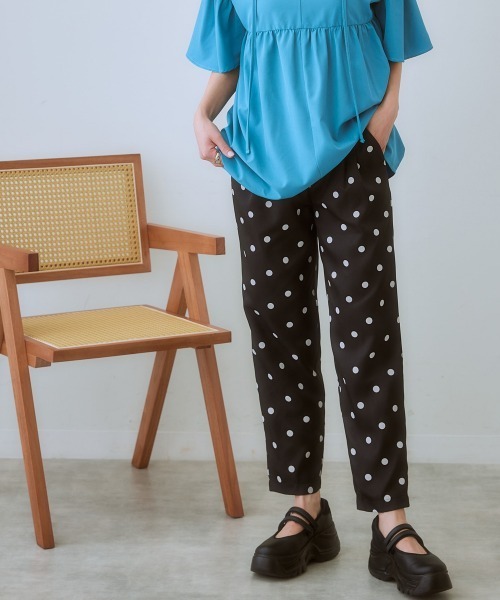SMILE LAND（スマイルランド）の「＜大きいサイズ＞ ドットプリントテーパードパンツ（ゆったりヒップ）（スラックス・レディース・ベージュ系/ブラック系・LL/3L/5L/L/4L）」の11枚目の写真