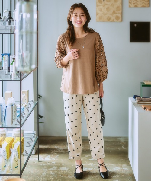 SMILE LAND（スマイルランド）の「＜大きいサイズ＞ ドットプリントテーパードパンツ（ゆったりヒップ）（スラックス・レディース・ベージュ系/ブラック系・LL/3L/5L/L/4L）」の15枚目の写真