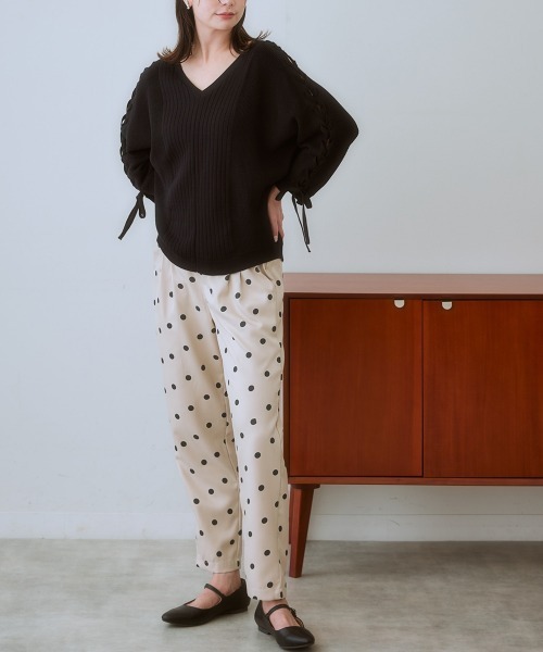 SMILE LAND（スマイルランド）の「＜大きいサイズ＞ ドットプリントテーパードパンツ（ゆったりヒップ）（スラックス・レディース・ベージュ系/ブラック系・LL/3L/5L/L/4L）」の16枚目の写真