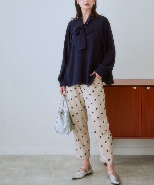 SMILE LAND（スマイルランド）の「＜大きいサイズ＞ ドットプリントテーパードパンツ（ゆったりヒップ）（スラックス・レディース・ベージュ系/ブラック系・LL/3L/5L/L/4L）」の18枚目の写真