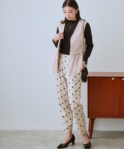SMILE LAND（スマイルランド）の「＜大きいサイズ＞ ドットプリントテーパードパンツ（ゆったりヒップ）（スラックス・レディース・ベージュ系/ブラック系・LL/3L/5L/L/4L）」の4枚目の写真
