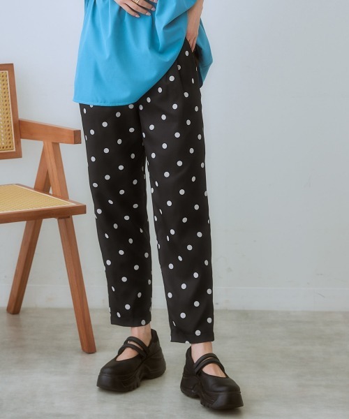 SMILE LAND（スマイルランド）の「＜大きいサイズ＞ ドットプリントテーパードパンツ（ゆったりヒップ）（スラックス・レディース・ベージュ系/ブラック系・LL/3L/5L/L/4L）」の7枚目の写真