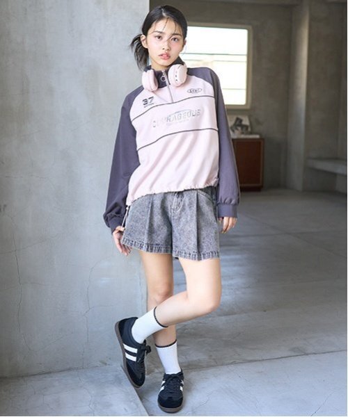 LOVETOXIC（ラブトキシック）の「美脚見えタックフレアデニムキュロット（デニムパンツ・キッズ・ブルー/ライトブルー/グレー/ブラック・L:160cm/M:150cm/S:140cm）」の5枚目の写真