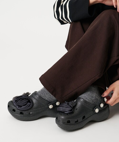 UNITED ARROWS ブラック クロッグサンダル スタッズ付き UNITED ARROWS｜【別注】<crocs>クラシック プラットフォーム