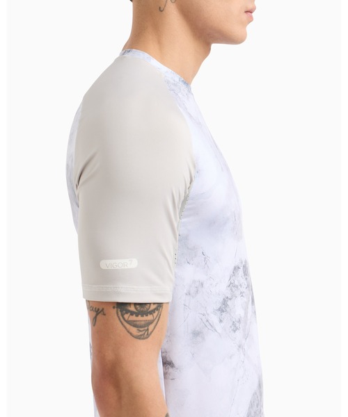EMPORIO ARMANI EA7（エンポリオアルマーニイーエーセブン）の「※<オンライン限定>【エンポリオ アルマーニ EA7】Dynamic Athlete Tシャツ VIGOR7テクニカルファブリック（Tシャツ/カットソー・メンズ・ホワイト系その他・SMALL/MEDIUM/LARGE/X-LARGE/X-SMALL/XX-LARGE）」の3枚目の写真