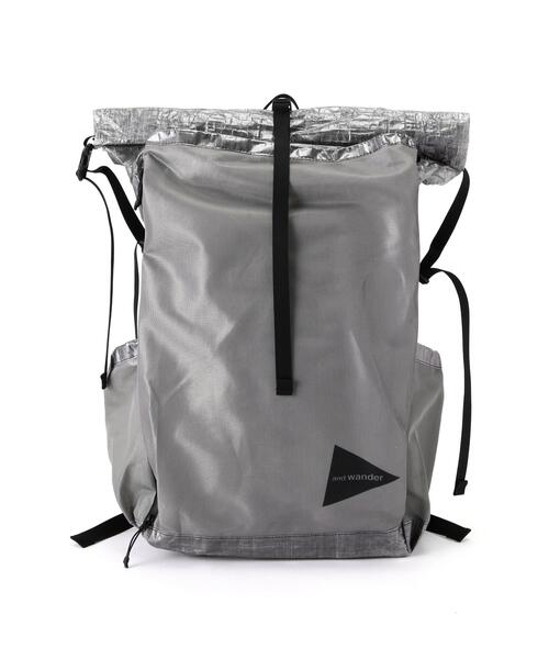 and wander(アンドワンダー)の「and wander/アンドワンダー UL backpack with Dyneema(バックパック/リュック・メンズ・ブラック/ホワイト系2・F)」の2枚目の写真