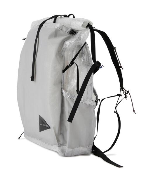 and wander(アンドワンダー)の「and wander/アンドワンダー UL backpack with Dyneema(バックパック/リュック・メンズ・ブラック/ホワイト系2・F)」の3枚目の写真
