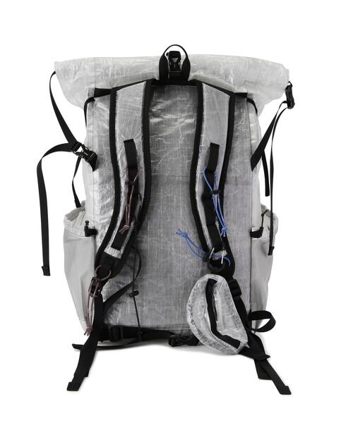 and wander(アンドワンダー)の「and wander/アンドワンダー UL backpack with Dyneema(バックパック/リュック・メンズ・ブラック/ホワイト系2・F)」の4枚目の写真