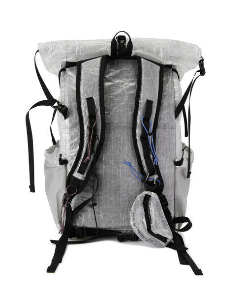 BEAVER（ビーバー）の「and wander/アンドワンダー  UL backpack with Dyneema（バックパック/リュック・メンズ・ブラック/ホワイト系2・F）」の3枚目の写真