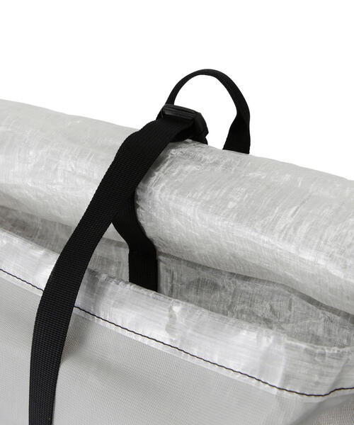 BEAVER（ビーバー）の「and wander/アンドワンダー  UL backpack with Dyneema（バックパック/リュック・メンズ・ブラック/ホワイト系2・F）」の4枚目の写真