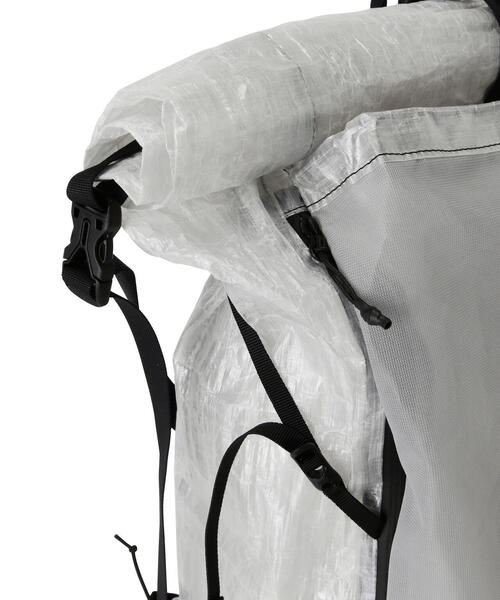 BEAVER（ビーバー）の「and wander/アンドワンダー  UL backpack with Dyneema（バックパック/リュック・メンズ・ブラック/ホワイト系2・F）」の8枚目の写真