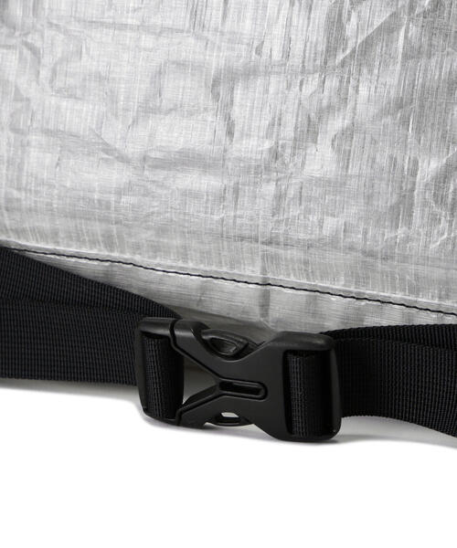 BEAVER（ビーバー）の「and wander/アンドワンダー  UL backpack with Dyneema（バックパック/リュック・メンズ・ブラック/ホワイト系2・F）」の12枚目の写真