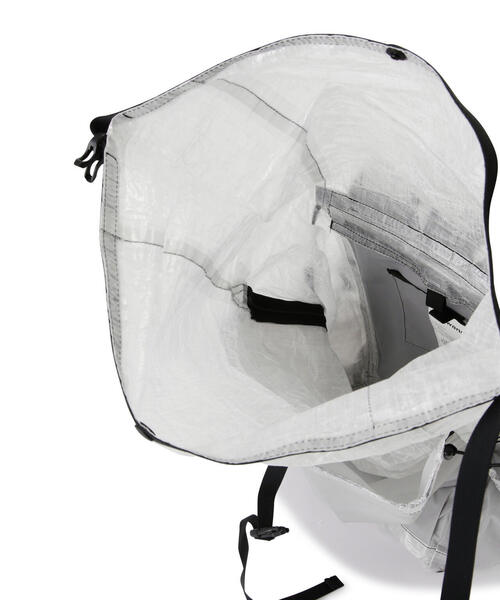 BEAVER（ビーバー）の「and wander/アンドワンダー  UL backpack with Dyneema（バックパック/リュック・メンズ・ブラック/ホワイト系2・F）」の14枚目の写真