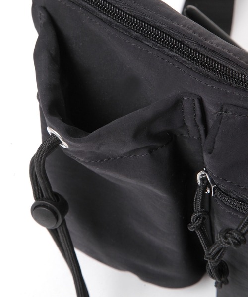 LAKOLE（ラコレ）の「ガジェットフライトボディバッグ / 288803（ボディバッグ/ウエストポーチ・メンズ・ブラック/チャコールグレー・FREE）」の13枚目の写真