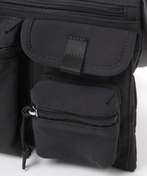 LAKOLE（ラコレ）の「ガジェットフライトボディバッグ / 288803（ボディバッグ/ウエストポーチ・メンズ・ブラック/チャコールグレー・FREE）」の16枚目の写真