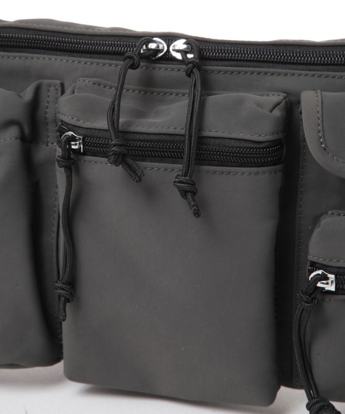 LAKOLE（ラコレ）の「ガジェットフライトボディバッグ / 288803（ボディバッグ/ウエストポーチ・メンズ・ブラック/チャコールグレー・FREE）」の22枚目の写真