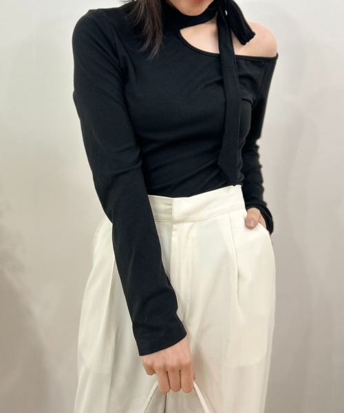 mebole（メボレ）の「チョーカーネックワンショルトップス（Tシャツ/カットソー・レディース・ブラック/ワインレッド・FREE）」の15枚目の写真