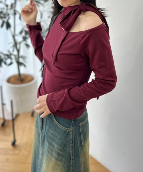 mebole（メボレ）の「チョーカーネックワンショルトップス（Tシャツ/カットソー・レディース・ブラック/ワインレッド・FREE）」の3枚目の写真