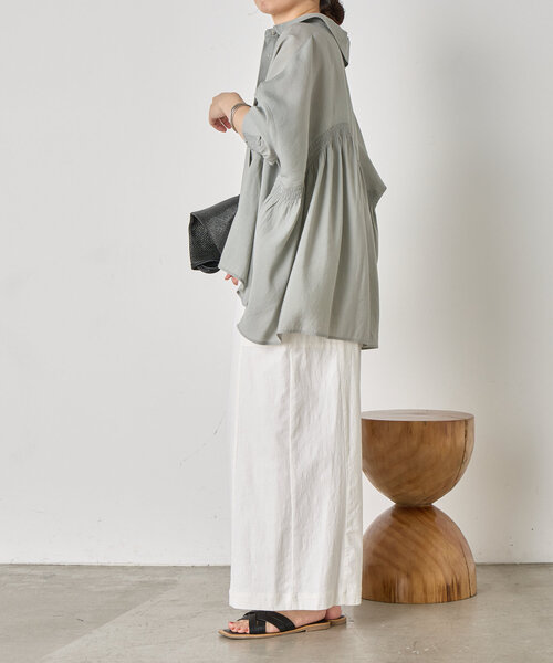 Jena espace merveilleux（ジェナ　エスパスメルヴェイユ）の「【着回し抜群／オールシーズン◎】バックカーブシャーリングシャツ（シャツ/ブラウス・レディース・パープル/グレー/オフホワイト/ライム/グレー系その他/パープル系その他/チャコールグレー/イエロー・FREE）」の17枚目の写真