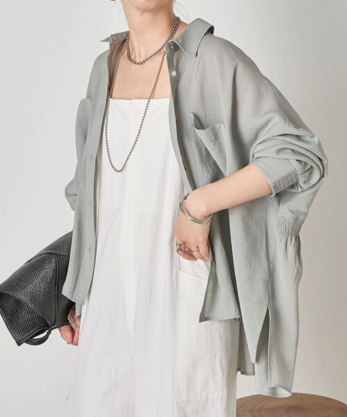 Jena espace merveilleux（ジェナ　エスパスメルヴェイユ）の「【着回し抜群／オールシーズン◎】バックカーブシャーリングシャツ（シャツ/ブラウス・レディース・パープル/グレー/オフホワイト/ライム/グレー系その他/パープル系その他/チャコールグレー/イエロー・FREE）」の15枚目の写真