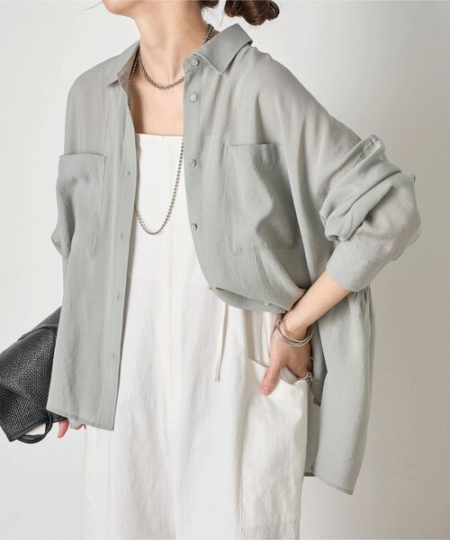 Jena espace merveilleux（ジェナ　エスパスメルヴェイユ）の「【着回し抜群／オールシーズン◎】バックカーブシャーリングシャツ（シャツ/ブラウス・レディース・パープル/グレー/オフホワイト/ライム/グレー系その他/パープル系その他/チャコールグレー/イエロー・FREE）」の14枚目の写真