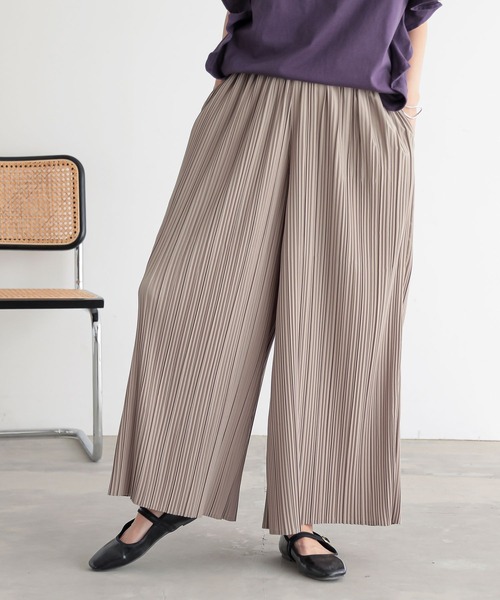 n'OrLABEL(ノアールレーベル)の「【機能素材】『プリーツワイドパンツ』(その他パンツ・レディース・ブラック/グレイッシュベージュ/ブルーグリーン・FREE)」の2枚目の写真