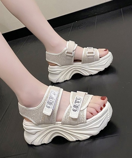 Lace Ladies（レースレディース）の「厚底 ラメ ベルクロ スポーツ サンダル（サンダル・レディース・ブラック/アイボリー・22.5cm/23cm/23.5cm/24cm/24.5cm/25cm）」の2枚目の写真