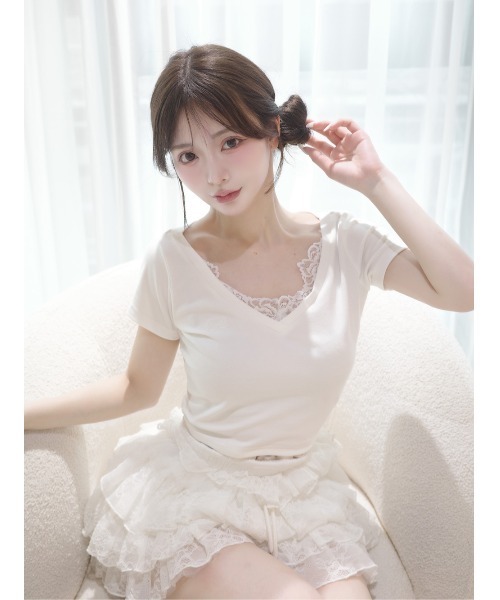 Darich（ダーリッチ）の「レースVネッククロップドTシャツ（Tシャツ/カットソー・レディース・ブラック/ホワイト/サックスブルー/ピンク・FREE）」の2枚目の写真