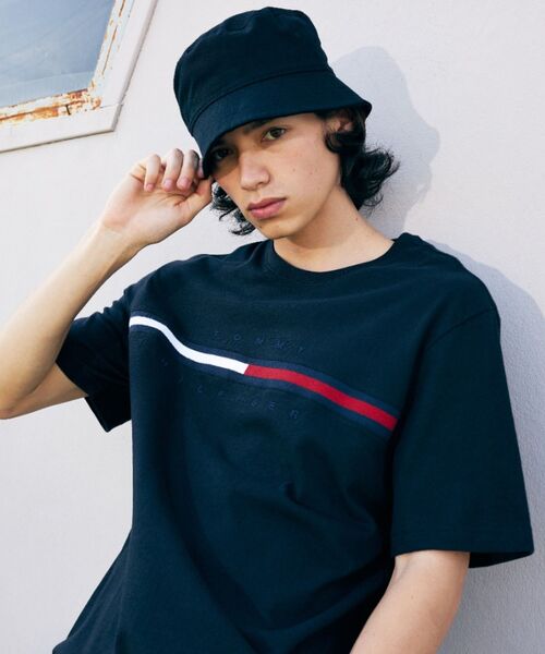 TOMMY HILFIGER(トミーヒルフィガー)の「【オンライン限定】【ユニセックス】トミーヒルフィガーロゴTシャツ / TINO TEE(Tシャツ/カットソー・メンズ・ブルー/ブラック/ホワイト/グレー・MEDIUM/SMALL/X-LARGE/LARGE/X-SMALL)」の9枚目の写真