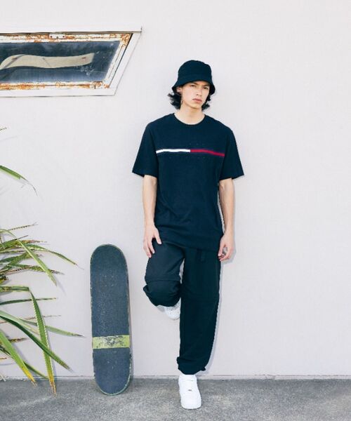 TOMMY HILFIGER(トミーヒルフィガー)の「【オンライン限定】【ユニセックス】トミーヒルフィガーロゴTシャツ / TINO TEE(Tシャツ/カットソー・メンズ・ブルー/ブラック/ホワイト/グレー・MEDIUM/SMALL/X-LARGE/LARGE/X-SMALL)」の7枚目の写真
