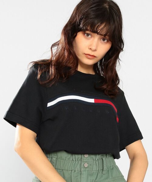 TOMMY HILFIGER(トミーヒルフィガー)の「【オンライン限定】【ユニセックス】トミーヒルフィガーロゴTシャツ / TINO TEE(Tシャツ/カットソー・メンズ・ブルー/ブラック/ホワイト/グレー・MEDIUM/SMALL/X-LARGE/LARGE/X-SMALL)」の5枚目の写真