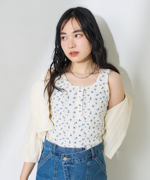 FREAK'S STORE(フリークスストア)の「花柄針抜きフライスヘンリータンクトップ(タンクトップ・レディース・オフホワイト/グレー/ネイビー・フリ-)」の7枚目の写真