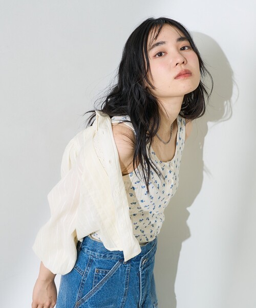 FREAK'S STORE(フリークスストア)の「花柄針抜きフライスヘンリータンクトップ(タンクトップ・レディース・オフホワイト/グレー/ネイビー・フリ-)」の9枚目の写真