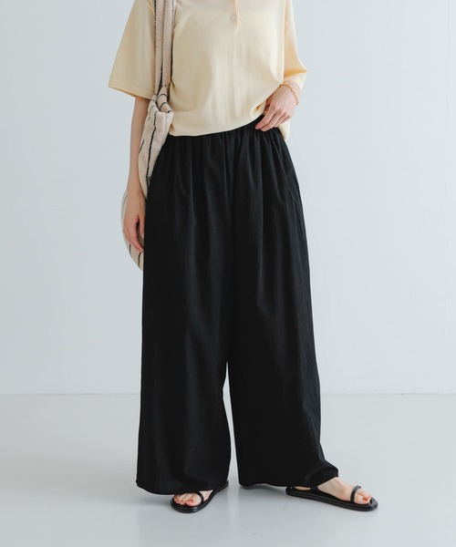 URBAN RESEARCH(アーバンリサーチ)の「コットンギャザーワイドパンツ(その他パンツ・レディース・ブラック/オフホワイト・FREE)」の4枚目の写真